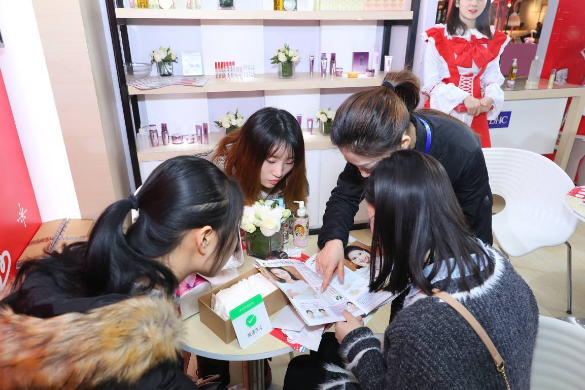 DHCHelloKitty少女心限定款带你体验冬日润养