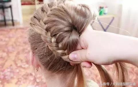 迷人发型你一个都不会？5款优雅盘发教程，包看包会~