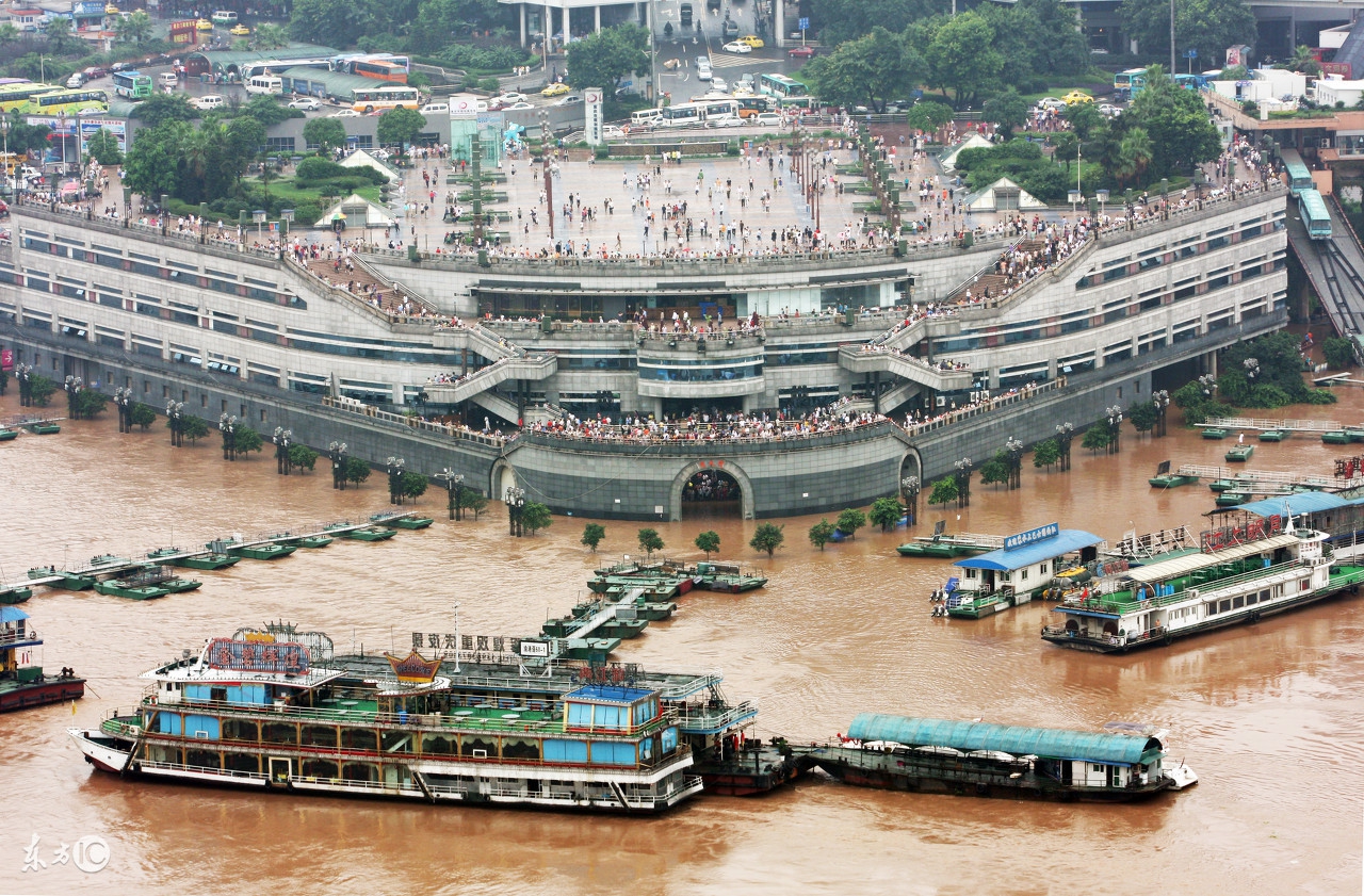 重庆雾都攻略,雾都重庆有多魔幻