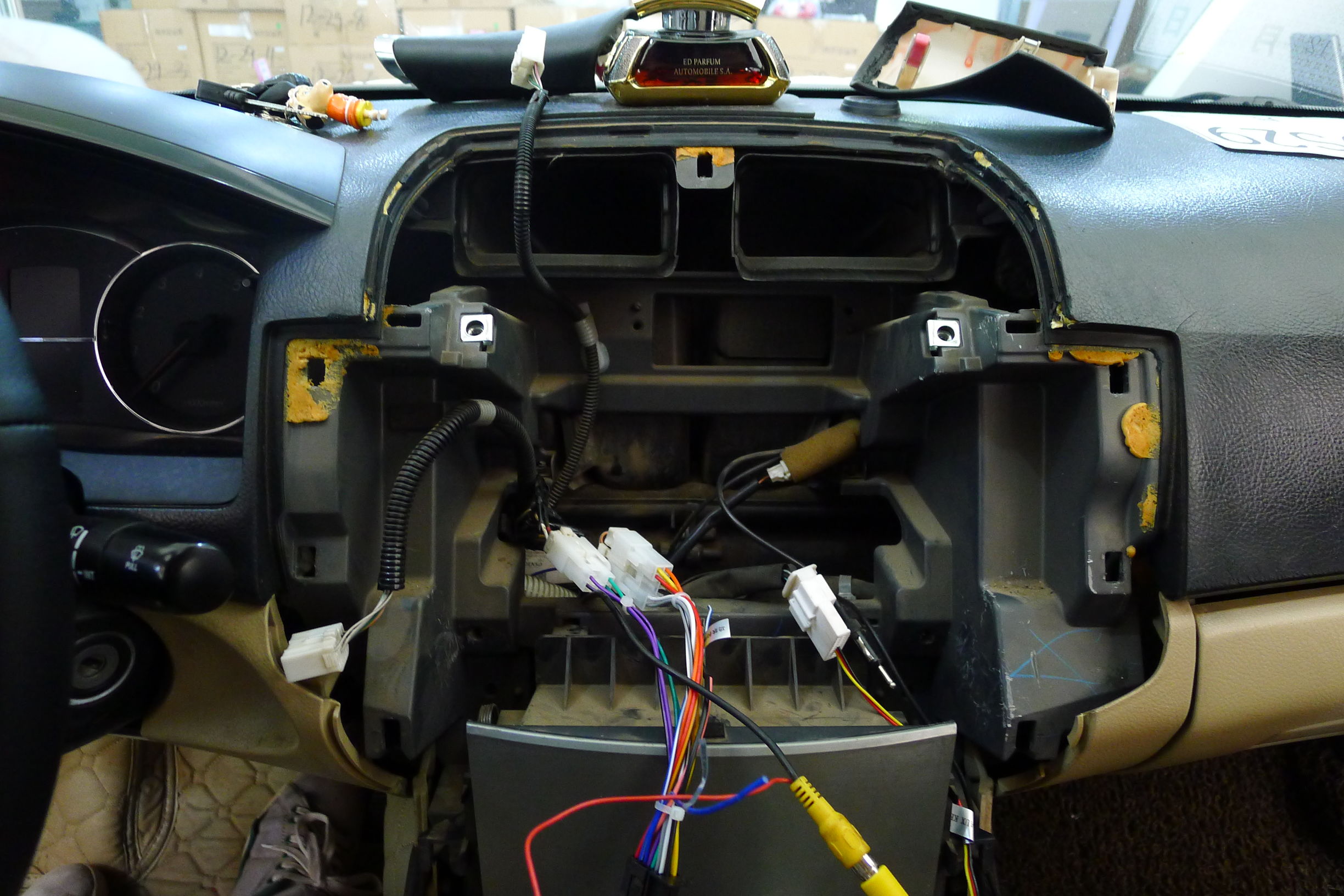 老款丰田锐志拆屏,丰田锐志老款导航原车风格