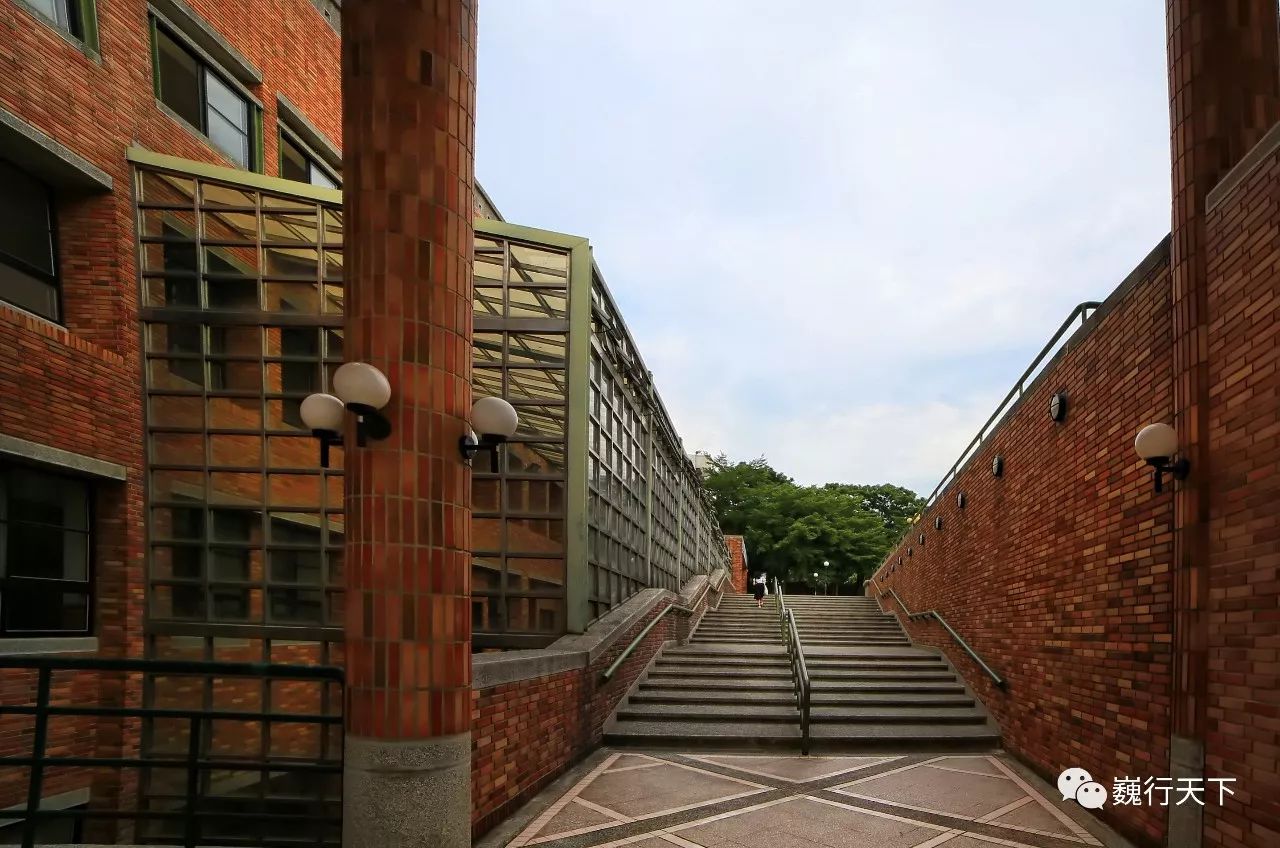 这所大学很特别,来的人都会找到逝去的校园爱情故事