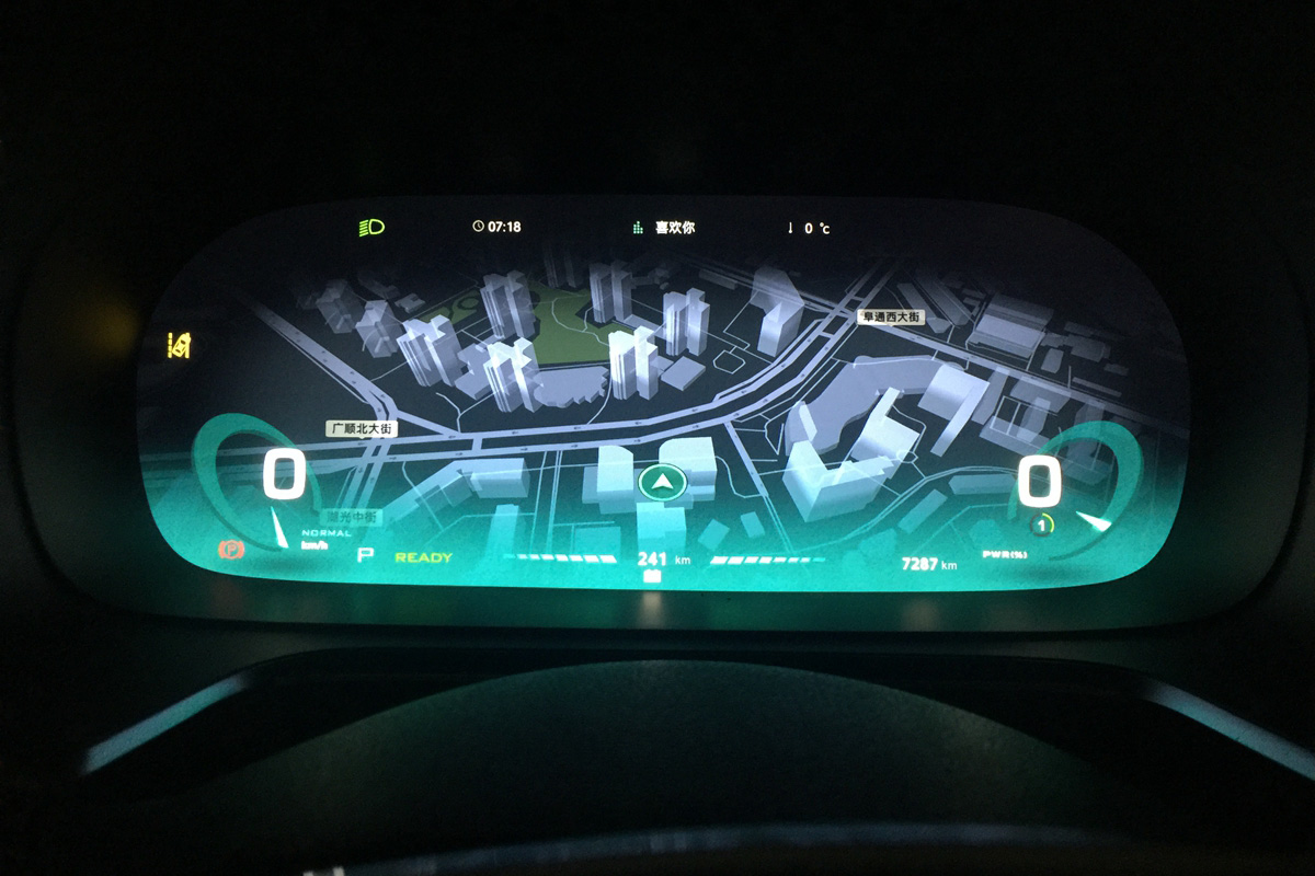 盘点雪天路滑摔倒爆笑场面,自驾游雪地上遇到突发事件