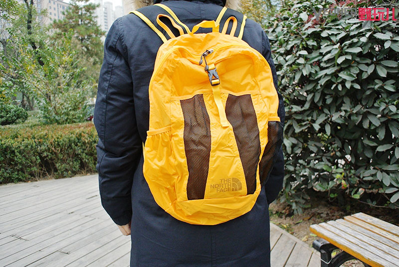 轻便大容量防水背包,northface帆布双肩背包