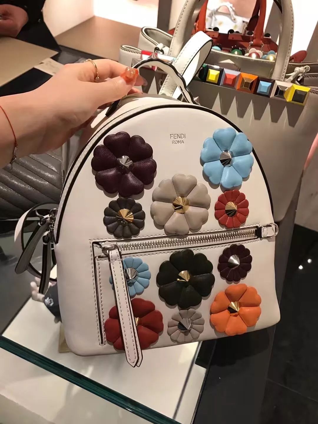 干货｜欧洲最大折扣季开始了，伦敦巴黎米兰VIP折扣现场报道！