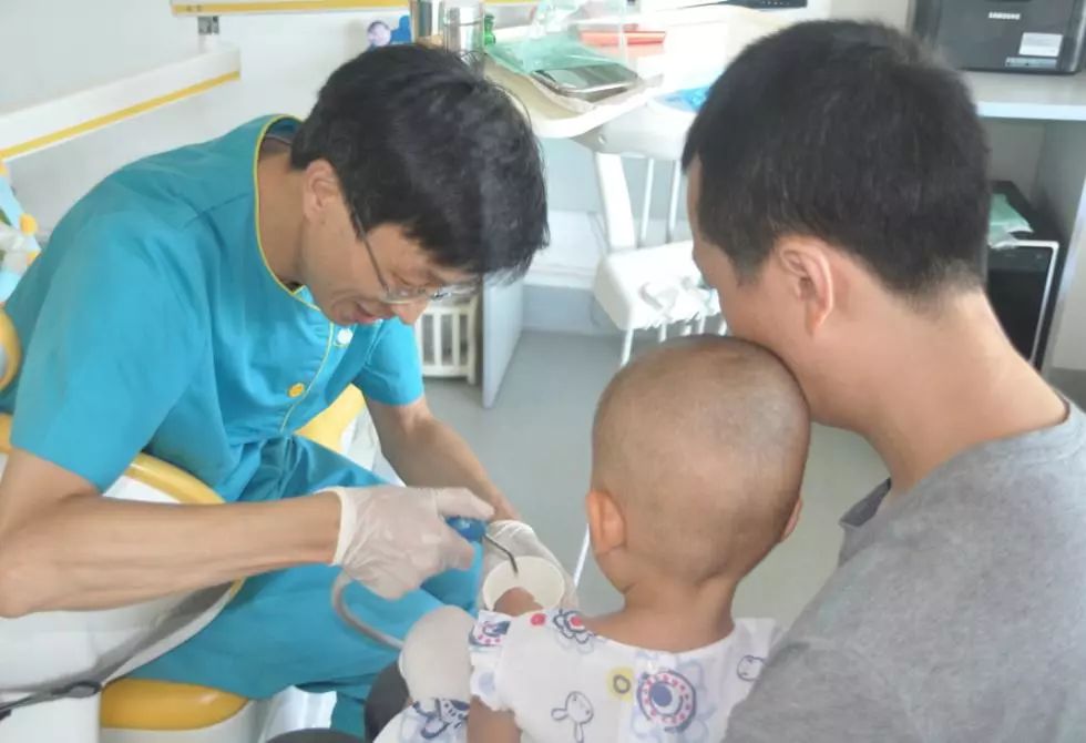 医疗社会性与医生侠客精神独家专访久闻齿科潘进勇