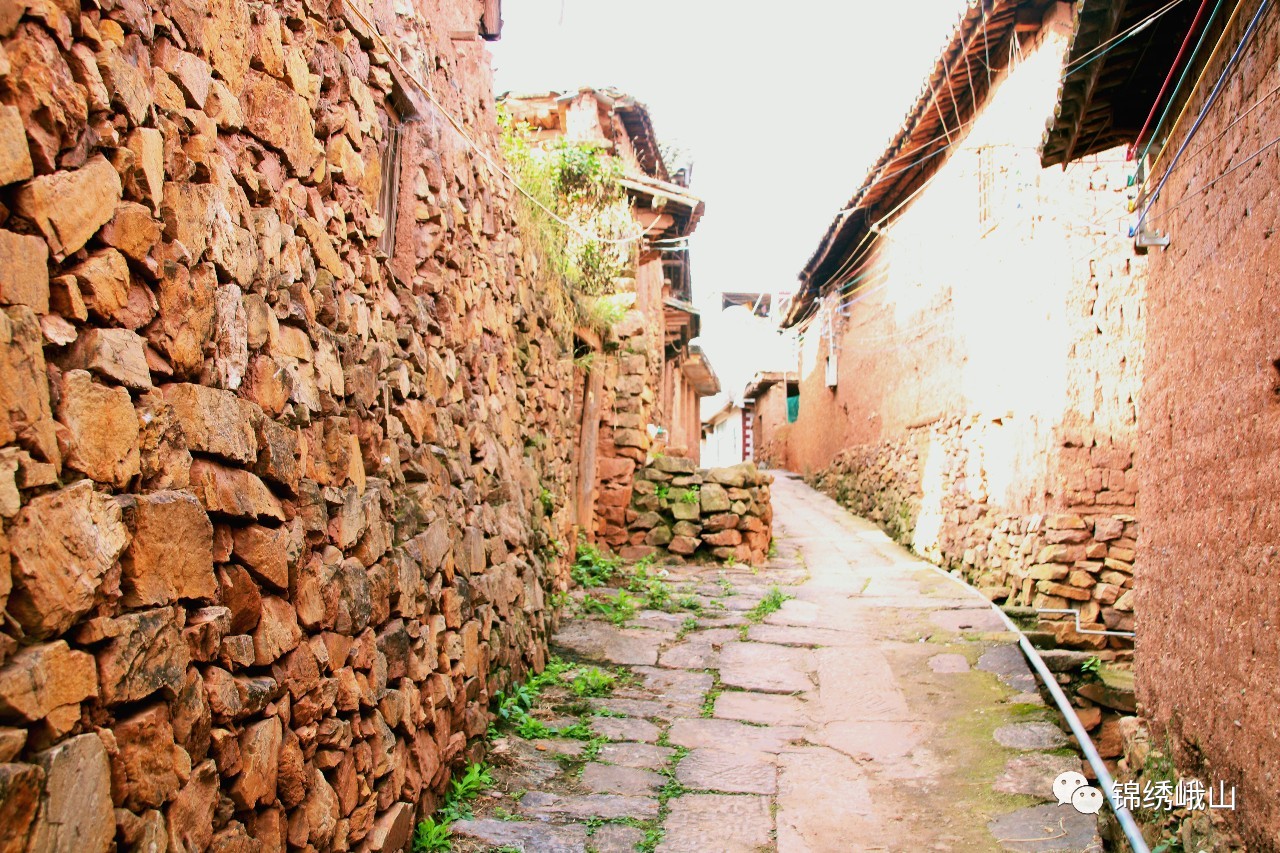 走进大山深处感受古村落的绝美,云南省玉溪市峨山县塔克冲大庙