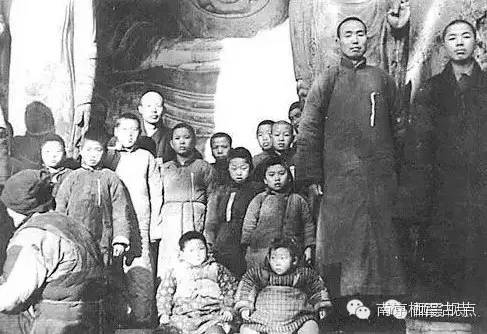 佛教是消极的?看看这些法师的做法是如何让我们感动的