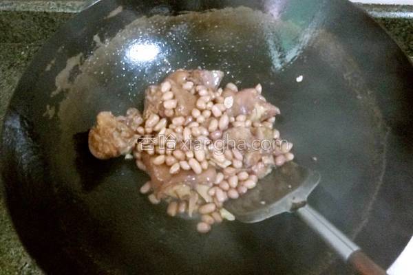 花生炖猪蹄丰胸多久见效,花生炖猪蹄的功效与作用