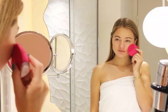 洗脸界的最黑科技，用手洗10遍不如用它洗1遍！