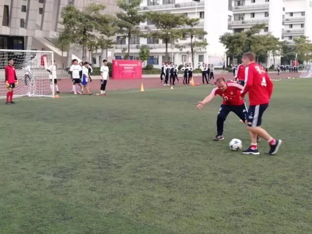 深圳拜仁足校德国教练进校园啦
