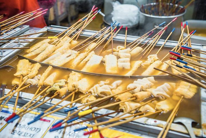 这里是韩国最传统的市场，不仅有美食还有免税店