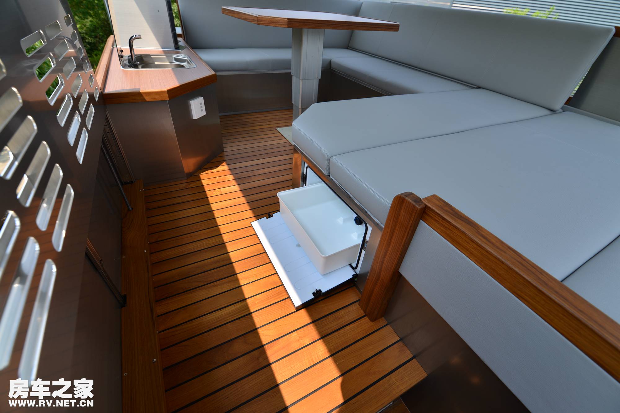 阿莫迪罗6x6征服者越野房车 (阿莫迪罗征服者8x8越野房车自驾游)