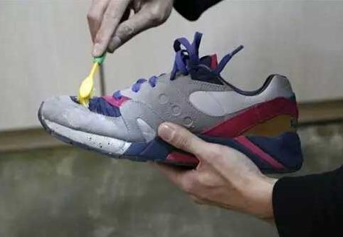 网面混翻毛运动鞋怎么清洗干净,翻毛鞋脏了怎么清洗不会留下水印