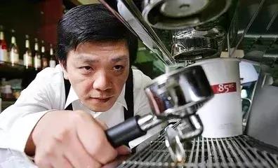 白手起家开了几十家店,18岁白手起家创业5年