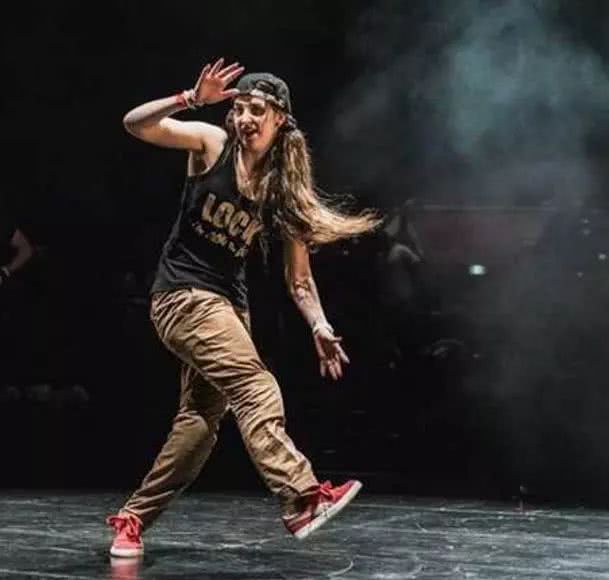 一般跳街舞穿什么鞋,第一次跳街舞穿什么鞋