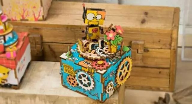 圣诞节，请送我一个八音盒