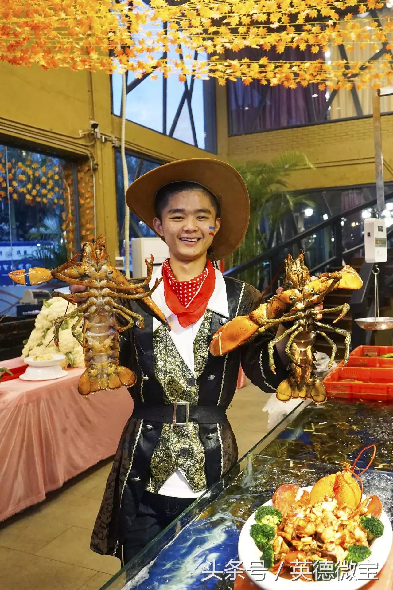 椰林6号海鲜码头，卖龙虾，这个价格很新鲜！