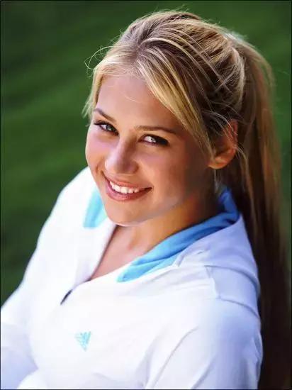 俄罗斯网球美少女库尔尼科娃,网球明星安娜库尔尼娃写真