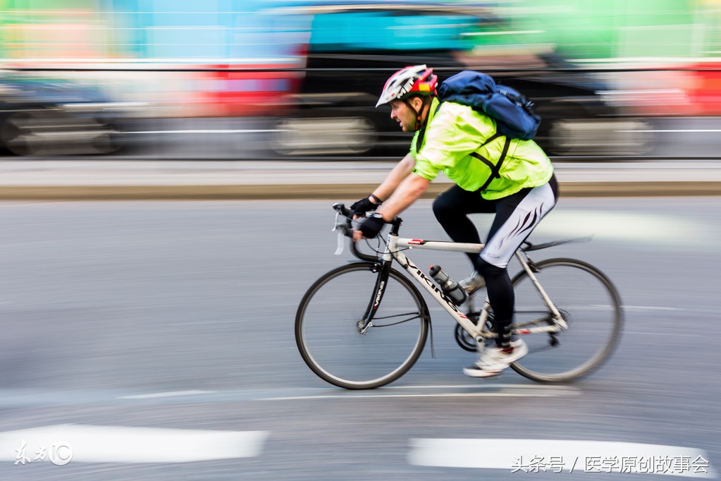 28岁小伙下身剧痛，拨打120紧急求助，医生说再晚一点就废了！