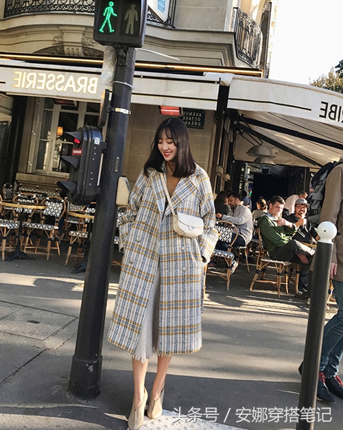 复古腔调千鸟格外套，不论搭配裤子还是裙装都很时尚