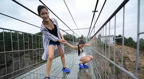 特别恐怖的玻璃栈道,中国最恐怖的栈道排名前十