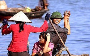 街访中国女生更愿意嫁哪国男生,你觉得中国女人怎么样