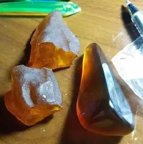 我的琥珀摔断了，雕刻师把残品变成完品，赞一个