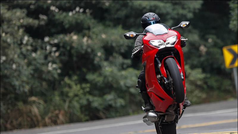 本田v4发动机视频,摩托车v4和直四引擎的区别