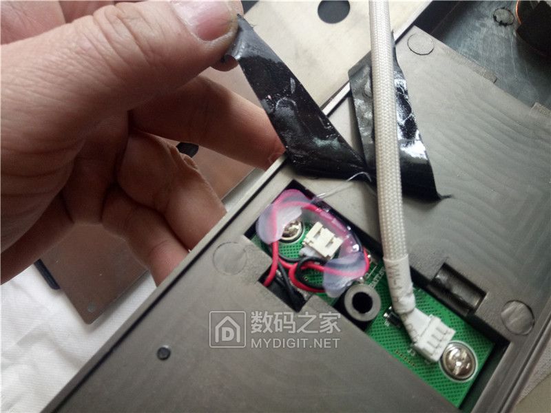 智能门锁容易被小偷无痕打开吗,智能门锁拆解图解