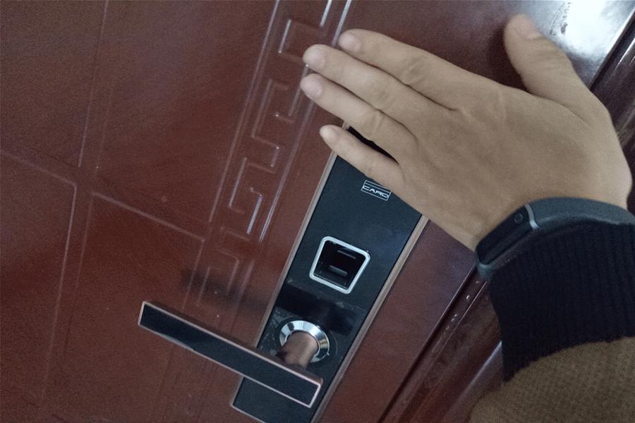 智能门锁容易被小偷无痕打开吗,智能门锁拆解图解