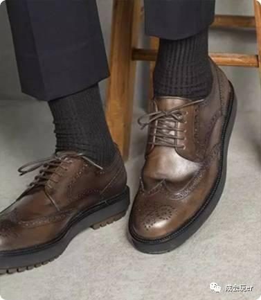 姑娘求你们了，圣诞节别再送钱包领带黑皮带了