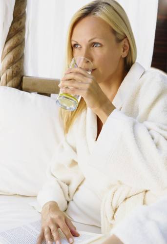 宿醉后头痛怎么办快速缓解,宿醉头痛第二天怎么解酒