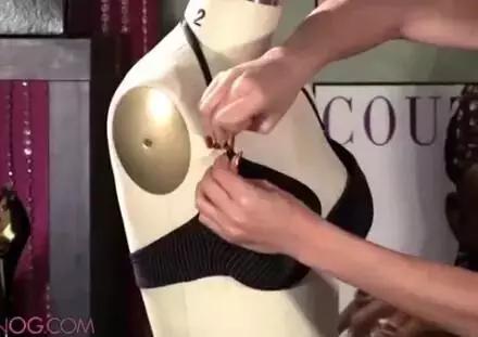 女明星是怎么化解尴尬的,女明星如何化解尴尬的场面