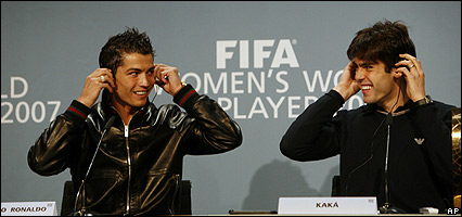 卡卡和c罗并肩作战,卡卡与c罗好基友