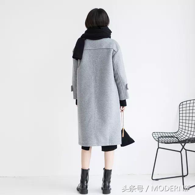 大衣的扣子怎么看上档次,大衣没有扣子怎样加扣子