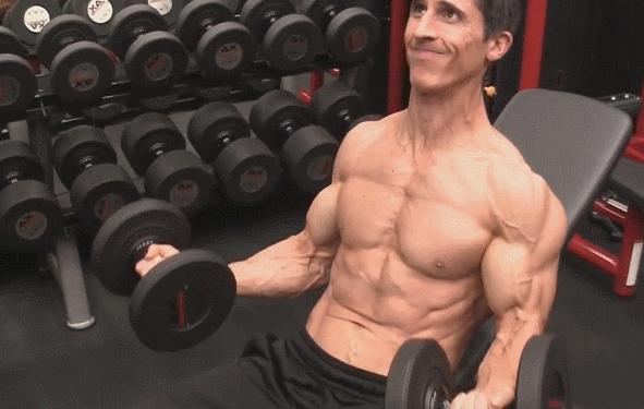 5个高效增加手臂围度的训练动作,臂围不到40不能赤膊训练图片