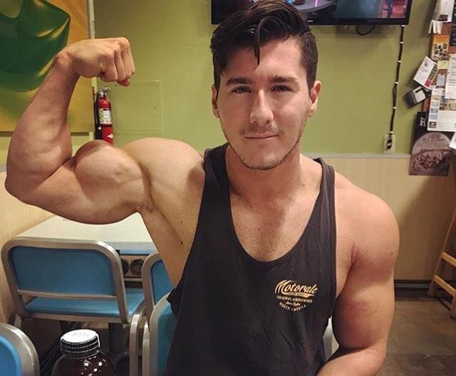 5个高效增加手臂围度的训练动作,臂围不到40不能赤膊训练图片