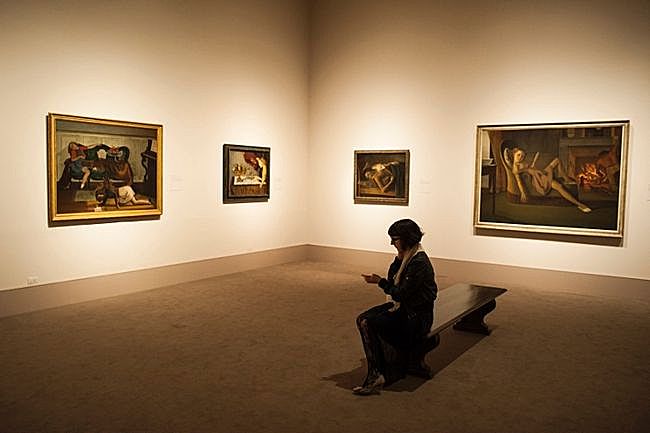 万人要求撤掉这件“恋童癖”艺术:12岁女孩摆出令人不悦的性姿势