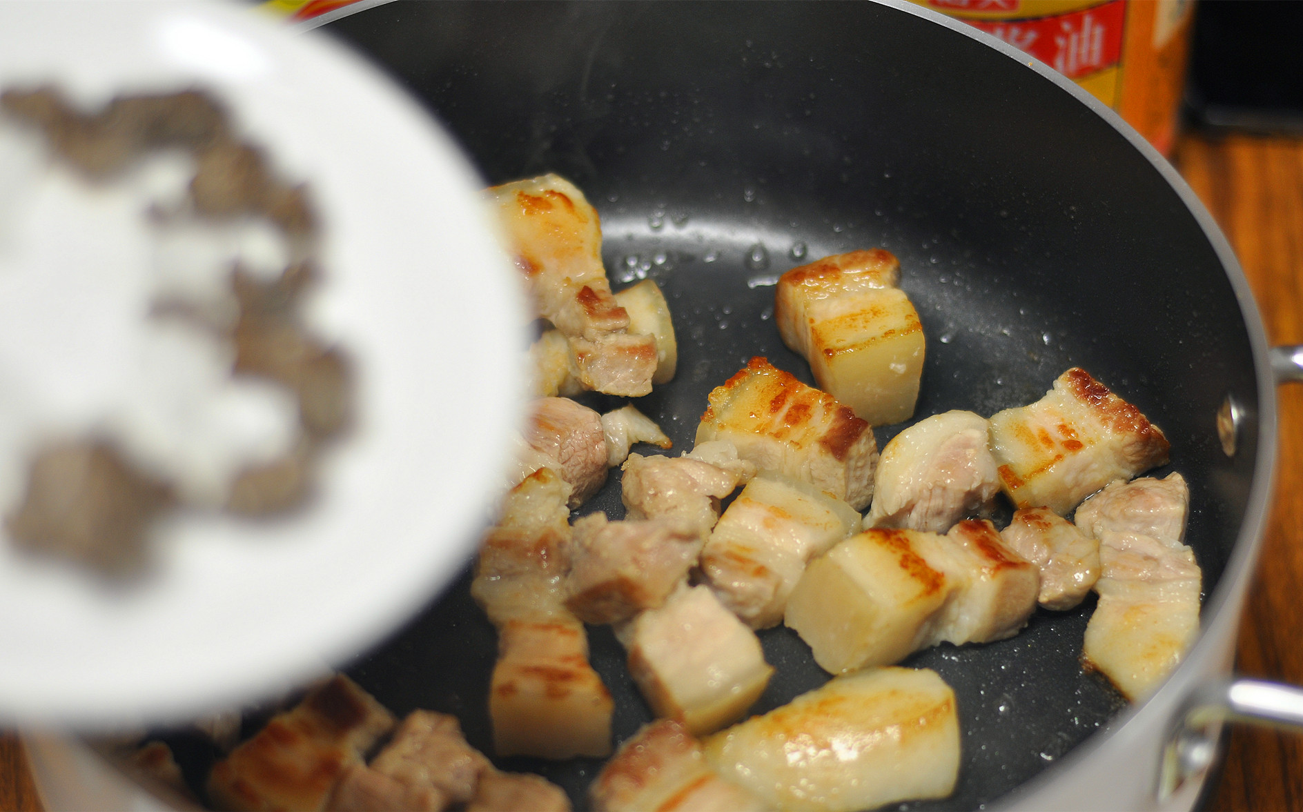 怎么用电磁炉煮红烧肉窍门,智能电炖锅做红烧肉