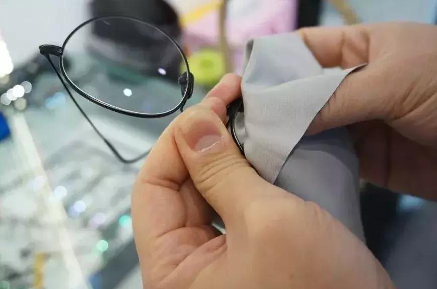 擦眼镜的布擦一次管三天的黑科技,用眼镜布擦眼镜好吗