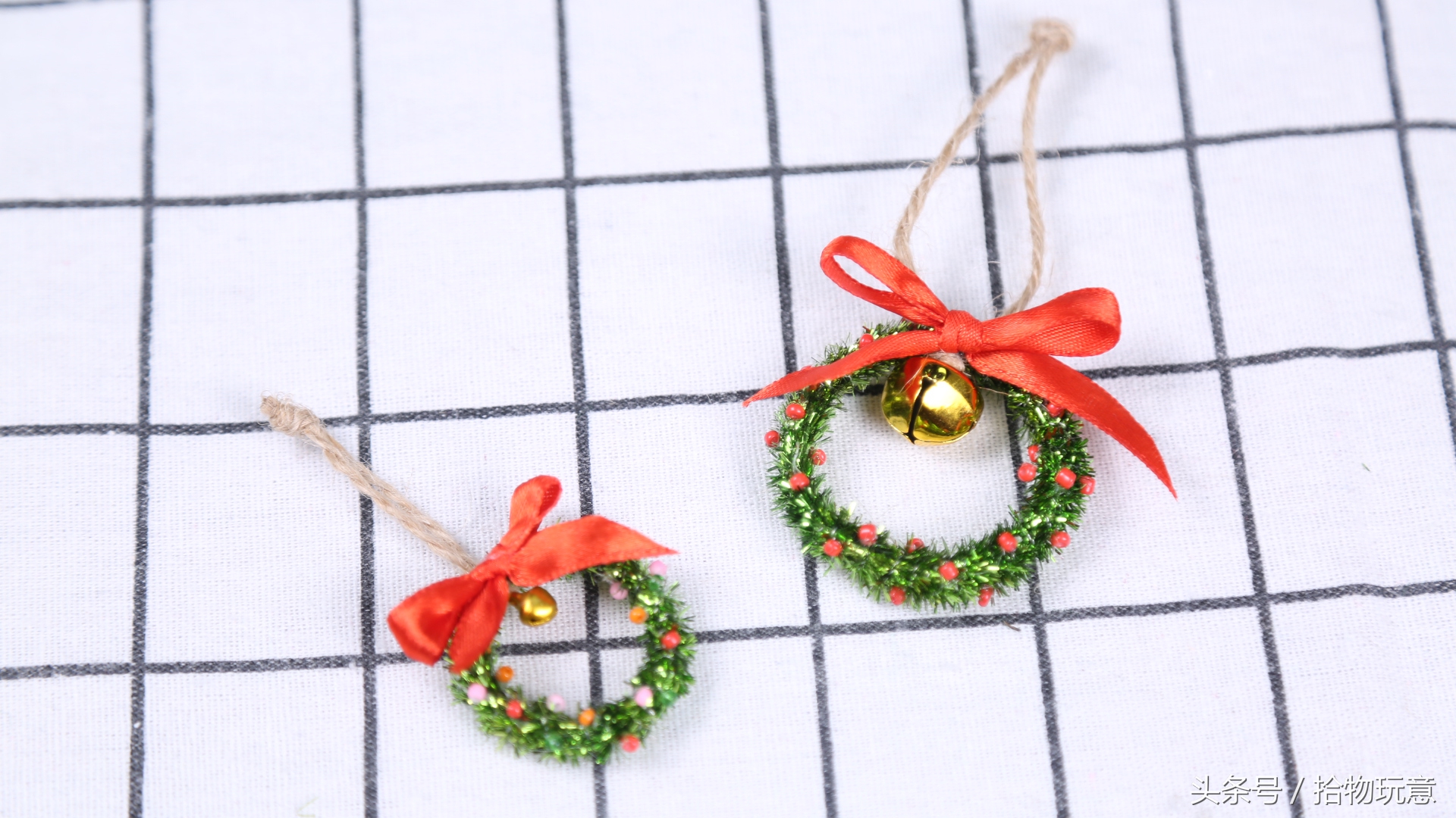 饮料瓶和毛根的结合，造就闪眼的小花环，见过的人都很想拥有