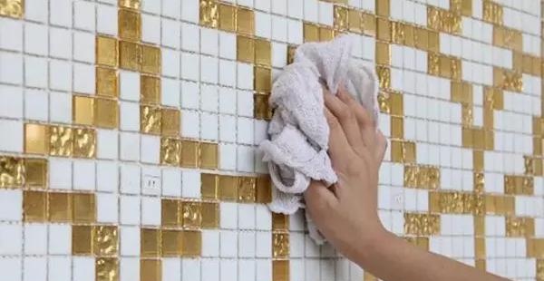 瓷砖底下渗水如何弄干,瓷砖底下渗水如何修复