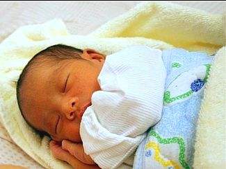 认识新生儿黄疸及其处理方法，新手父母不用慌！