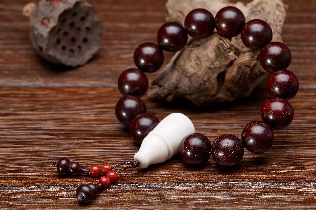 南红手串戴四圈太紧怎么办,手串弹力线四圈太松五圈太紧