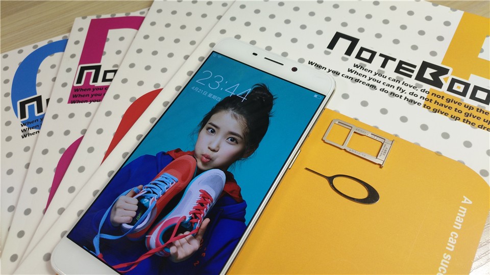 明明可以靠颜值偏偏你要拼实力,明明能靠脸偏偏拼才华