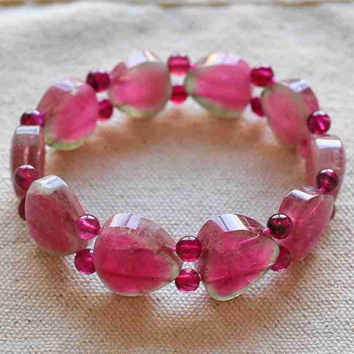 西瓜碧玺是什么宝石,西瓜碧玺怎么分别好坏