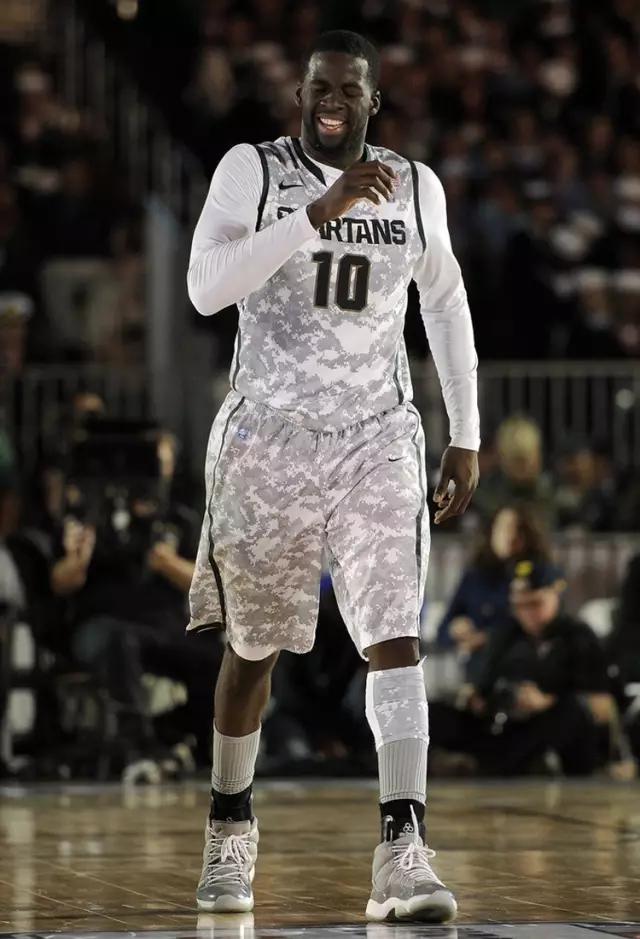 追梦格林童话球鞋,追梦格林的球鞋品牌叫什么