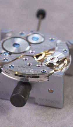 他能让钟表“起死回生”!对话全国劳模汤维新