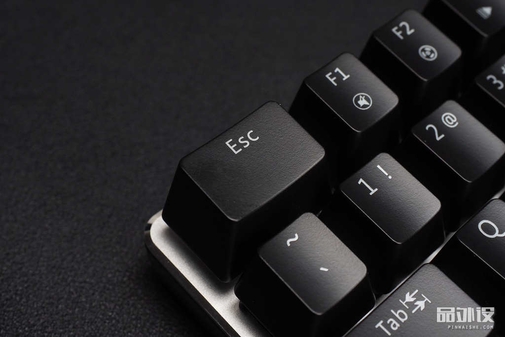 黑爵极客ak33怎么连接电脑,极氪黑爵背光键盘ak33怎么开灯