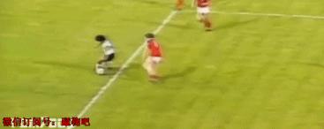 叹为观止的传球,足坛经典长传球gif